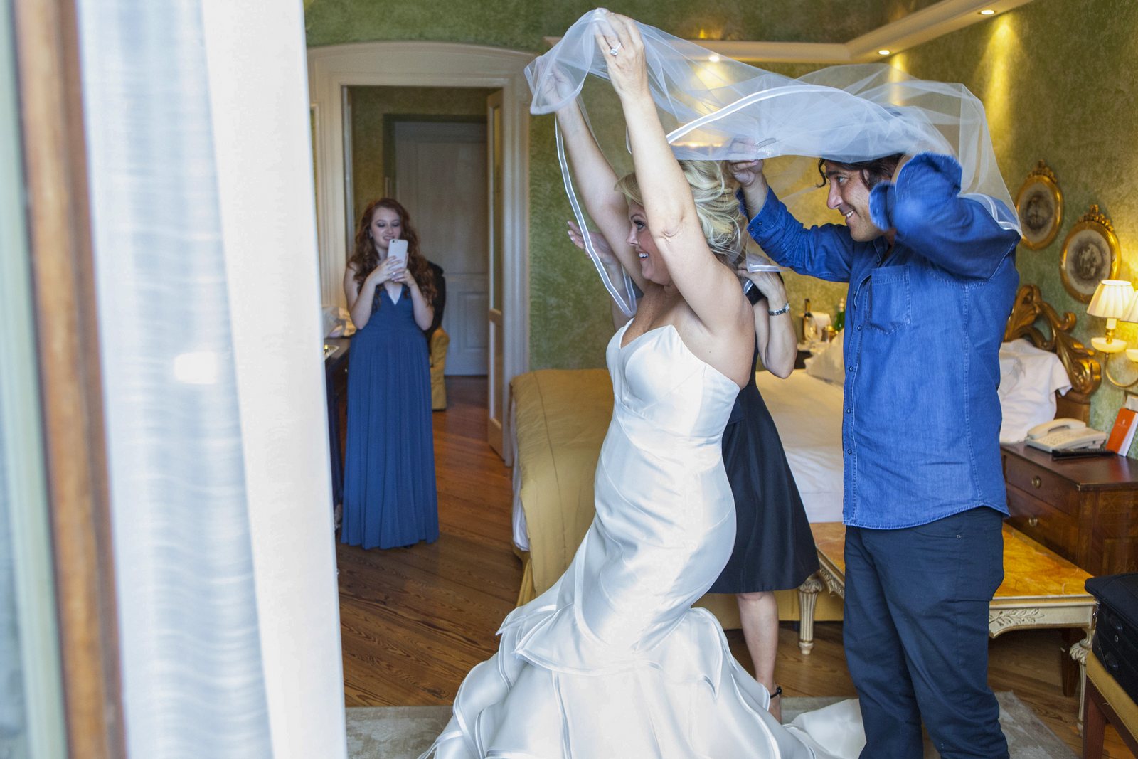 Bride gets ready in Grand Hotel Tremezzo