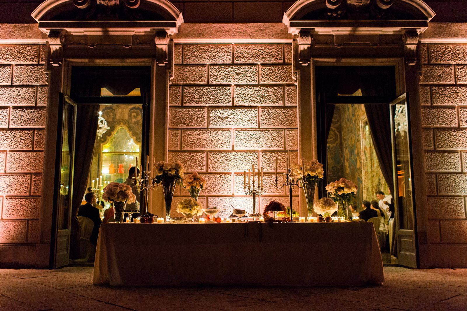 wedding by night in villa erba