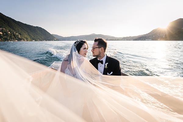 Sposa e sposo sul Lago di Como