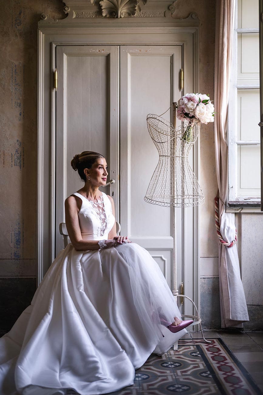 A bride at the historic Villa Regina Teodolinda, awaiting her ceremony.