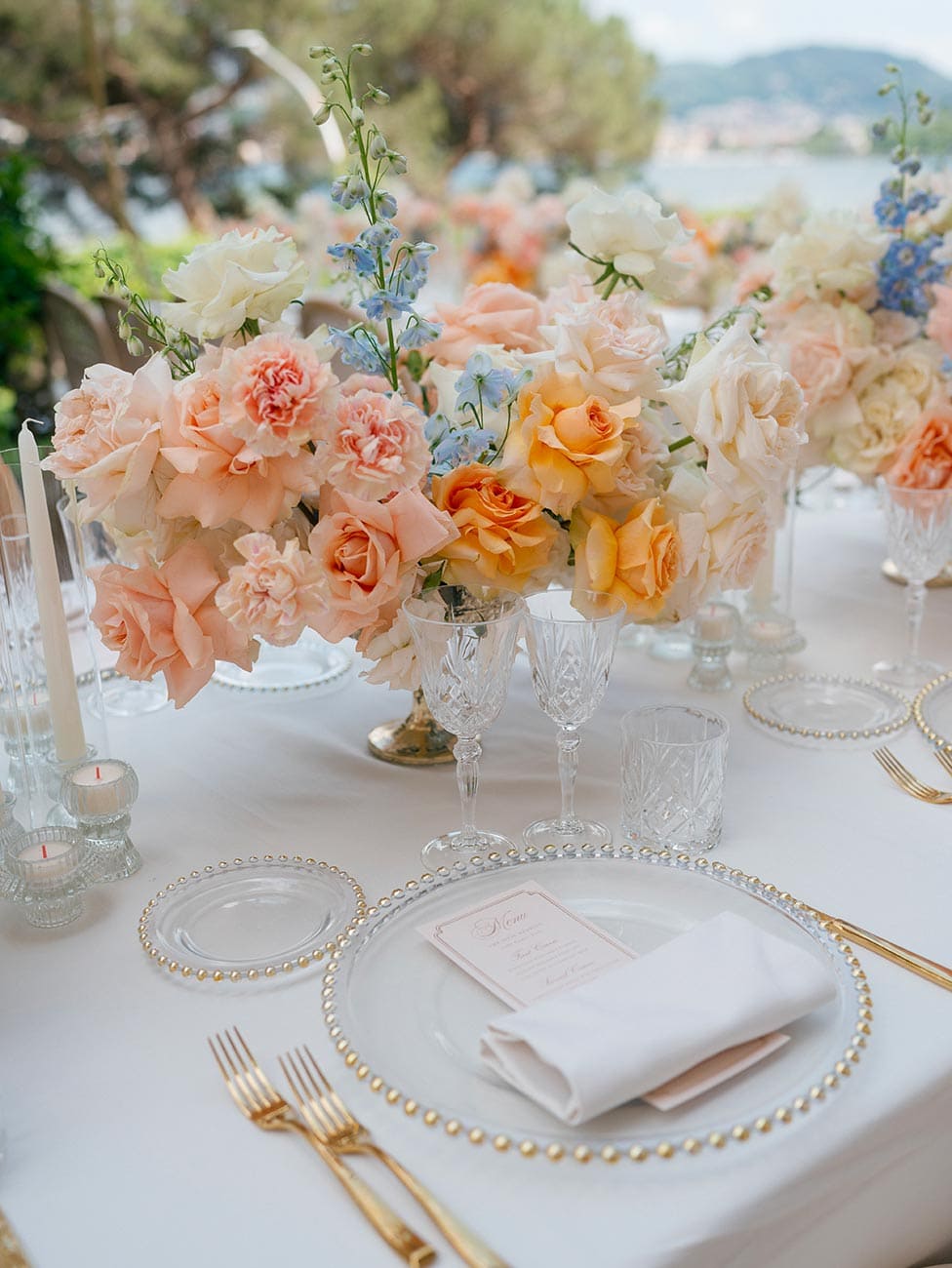Table setting gold flowers details - Amanda and Anthony's wedding