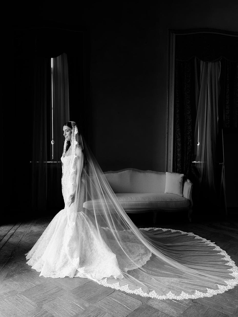 Portrait of an elegant bride posing inside Villa Erba on Lake Como